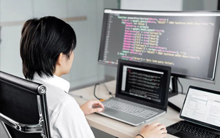 柳林 ,php声明和调用变量的符号是什么？